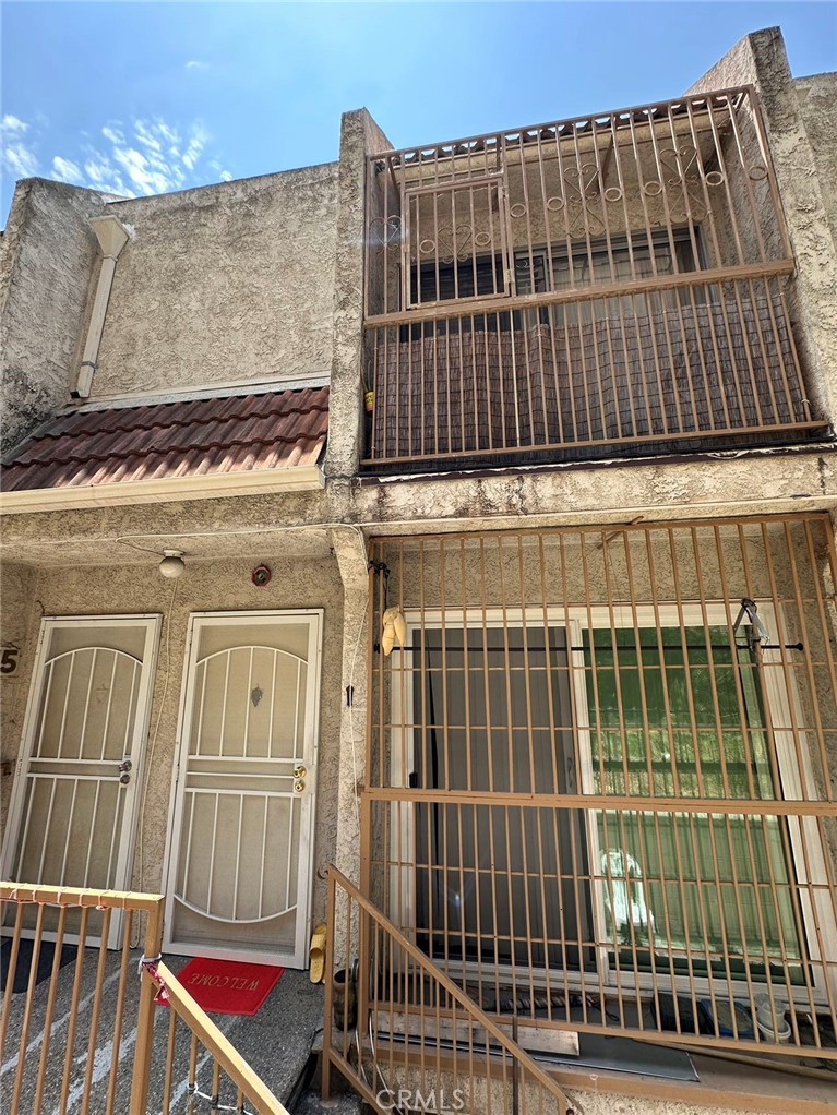 909 New Depot Street 15-16