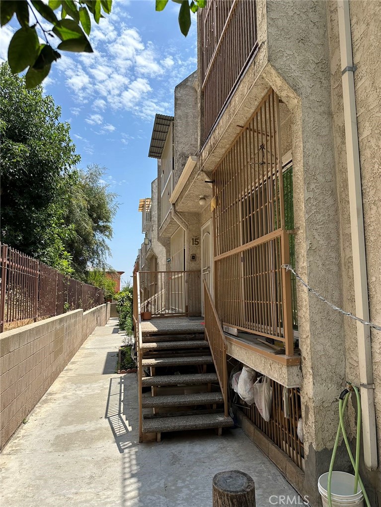 909 New Depot Street 15-16