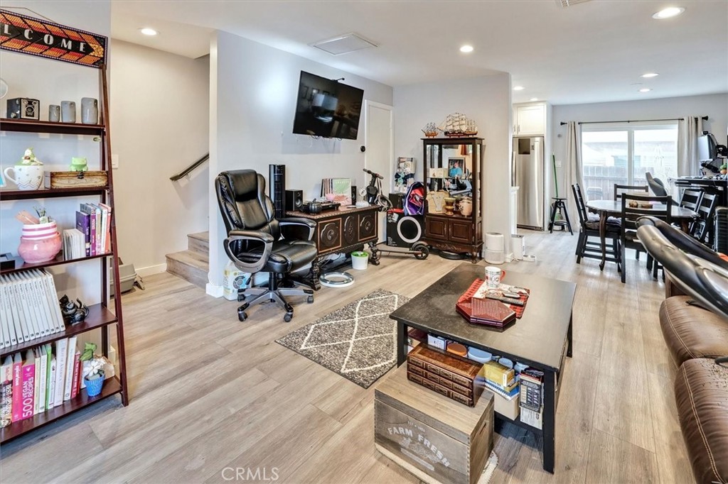 17135 roscoe boulevard 9