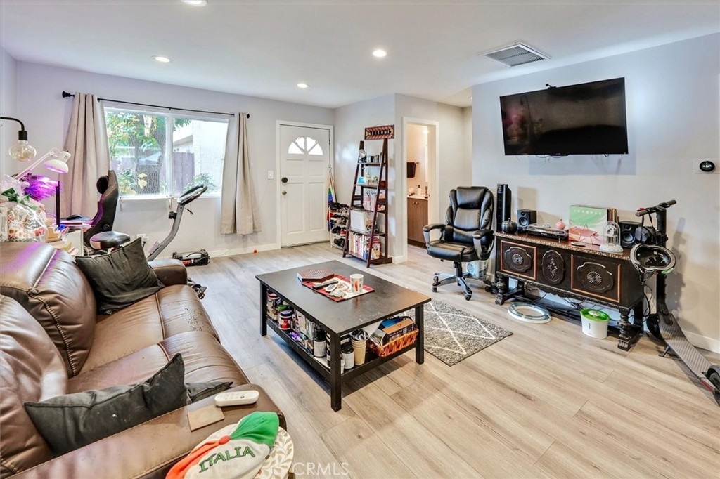 17135 roscoe boulevard 9