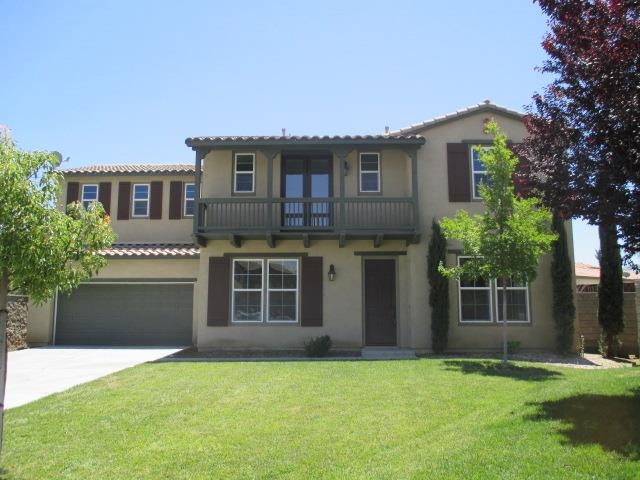 Exceptional executive beauty! Richly appointed with crown mouldings, high baseboards, lush carpet and beautiful tile floors, this fabulous floor plan has room for all! Formal living and dining rooms for entertaining, plus a spacious family room with media niche and fireplace. The expertly planned kitchen features granite counters, built-in appliances, pantry, serving bar, and sunlit breakfast nook. Conveniently, there is a secondary master downstairs with connecting bathroom. Neighborhoods: Winchester Equipment: Range/Oven Other Fees: 0 Sewer: Sewer Connected