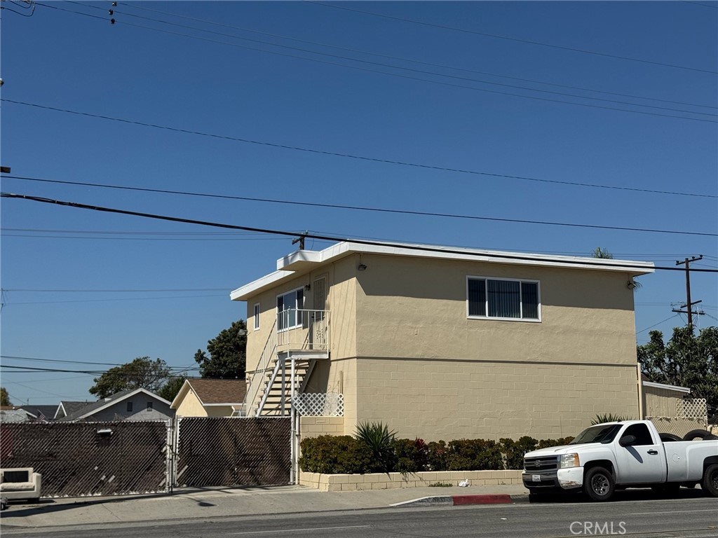 Prime Location, North of El Monte, a thriving business district, Easy freeway access makes it convenient for
clients & employees, Close proximity to essential amenities and commercial hubs. Discover this recently
remodeled free-standing professional office building offering 2,430 square feet of total space, perfect for a
variety of business opportunities. Located in the highly accessible North El Monte area, this property
provides easy access to major freeways I-10, I-60, and I-605, making it a convenient hub for business
operations. Newer window, Washer & dryer hookups on the second floor,2 Split A/C unit. C3 Zoning –
Suitable for various business uses, Plenty of parking spaces for staff and visitors. Whether you're looking for
a space to expand your business or an investment opportunity, this office building is a must-see.
Property Features:
• Main Building (1,800 SF)
First Floor: approximately 900 SF
Second Floor: approximately 900 SF with a kitchen & full bathroom
• Additional Storage Spaces:150 SF legal storage
• 480 SF additional space with A/C window unit in the back