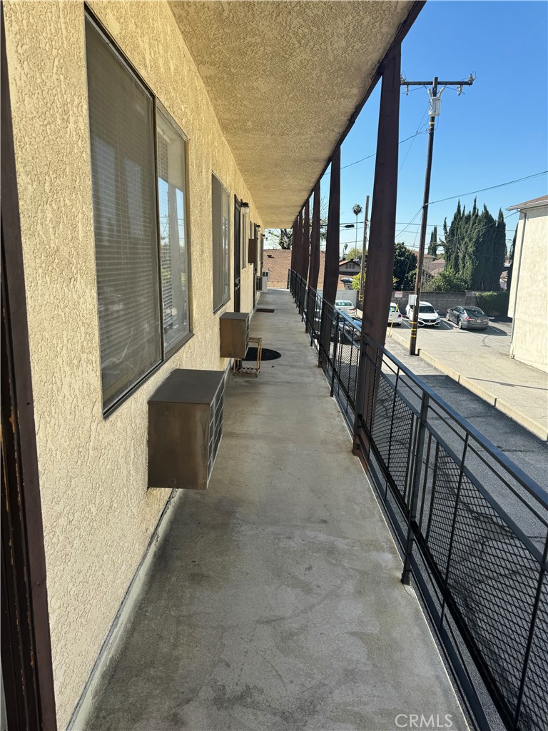 Properties 1 936 W Duarte Road