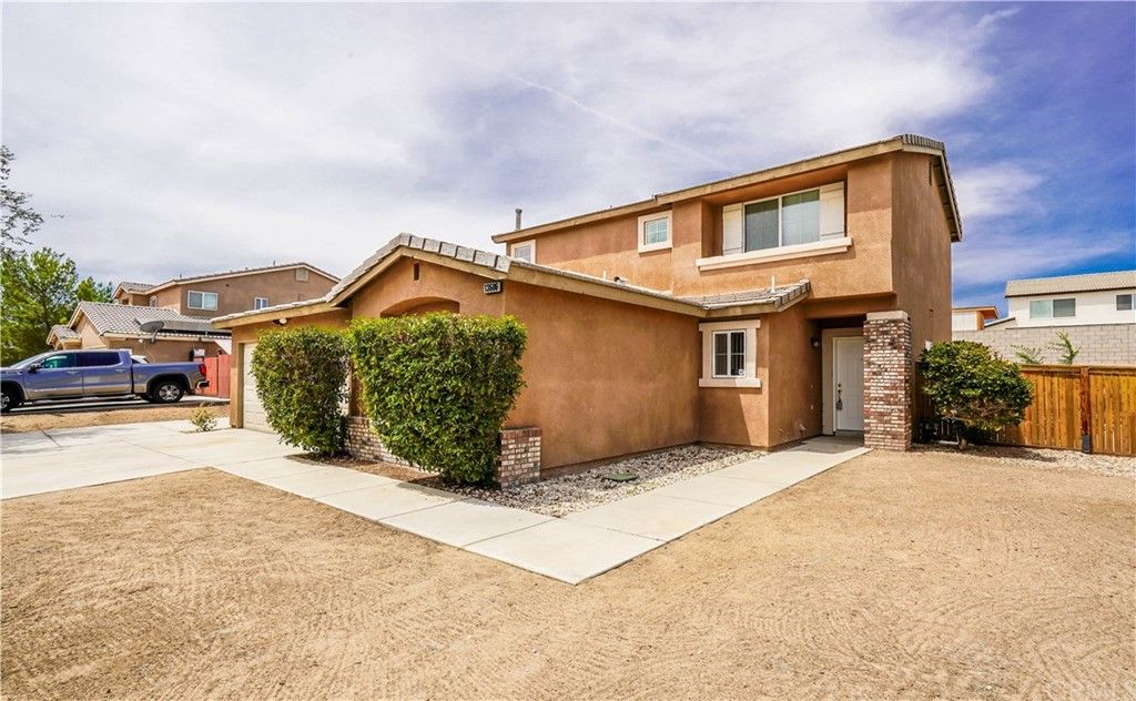 listing image 130722823840842956553