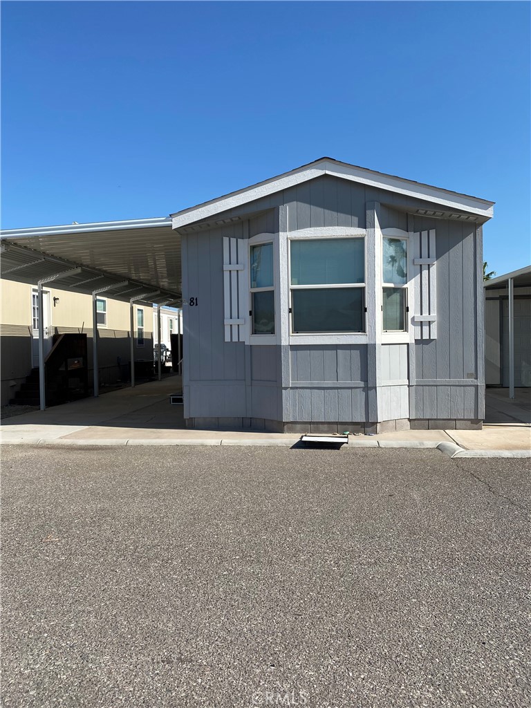 Beautiful home, walking distance to the Beautiful Lake Havasu. Fully furnished, appliances included; refrigerator, stove, microwave, washer & dryer.