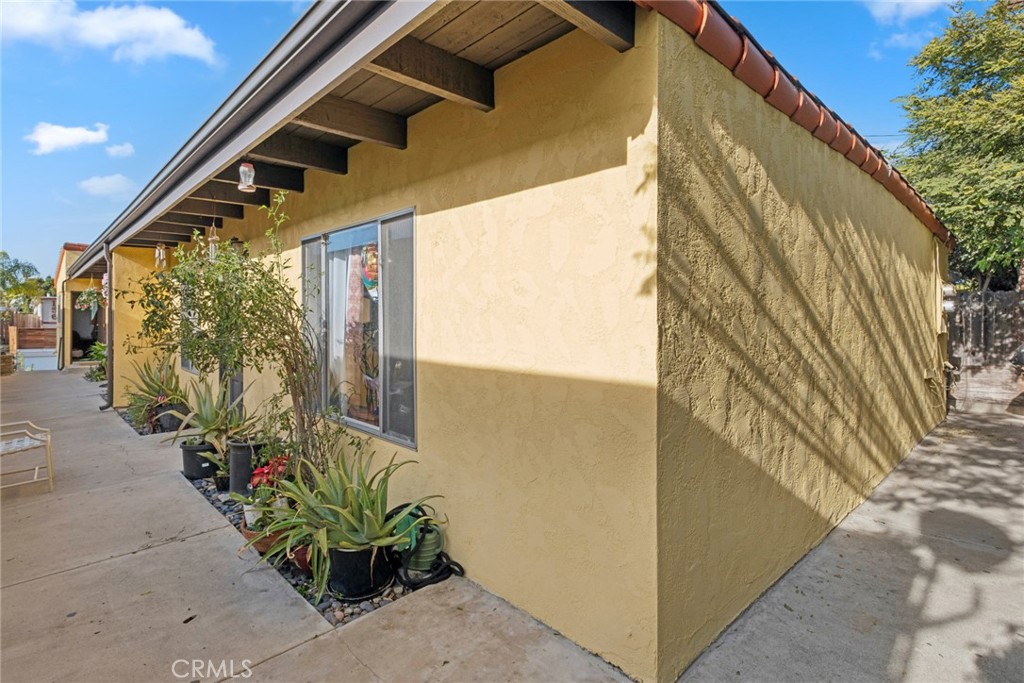 155 W Escalones