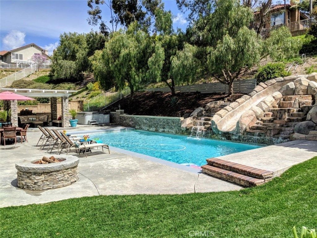 listing image 130728756298103692837