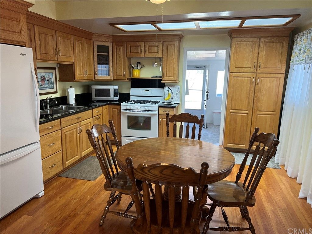 listing image 130723640261230742144