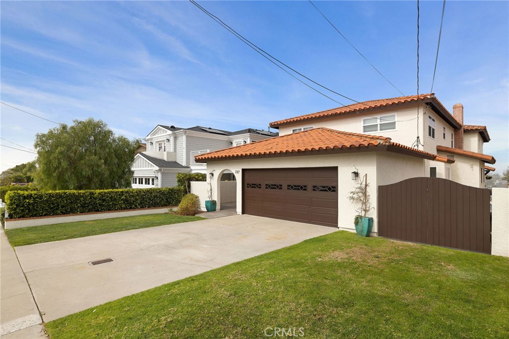 727 W Mariposa Avenue