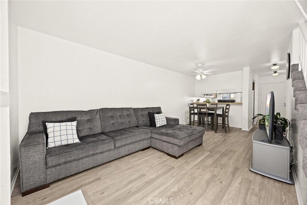 listing image 130720415284228987600