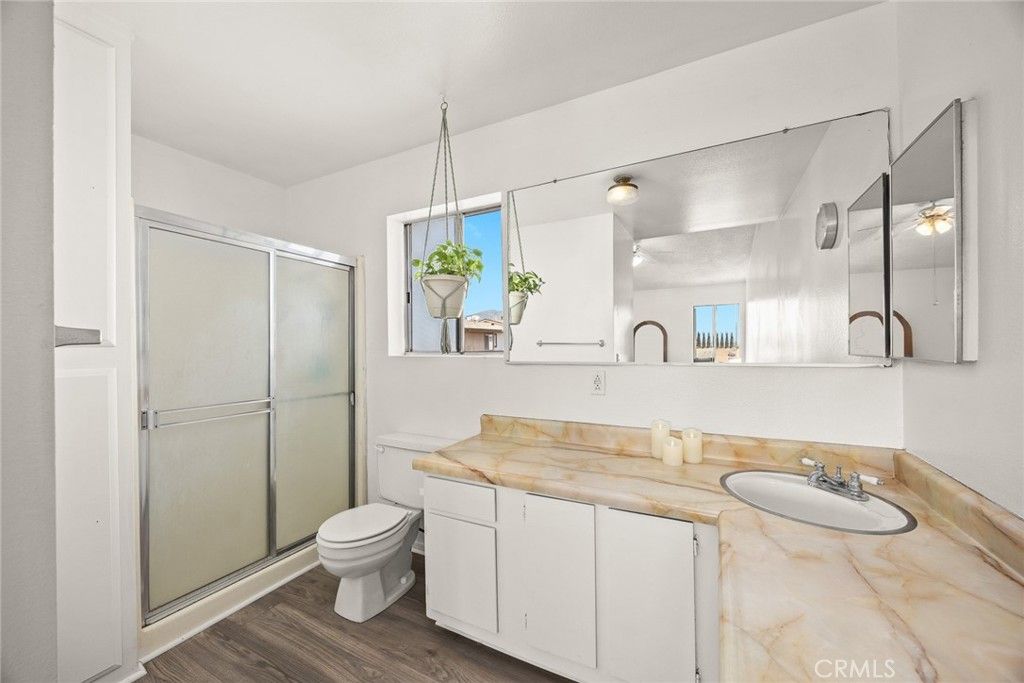 listing image 130721450363451826802