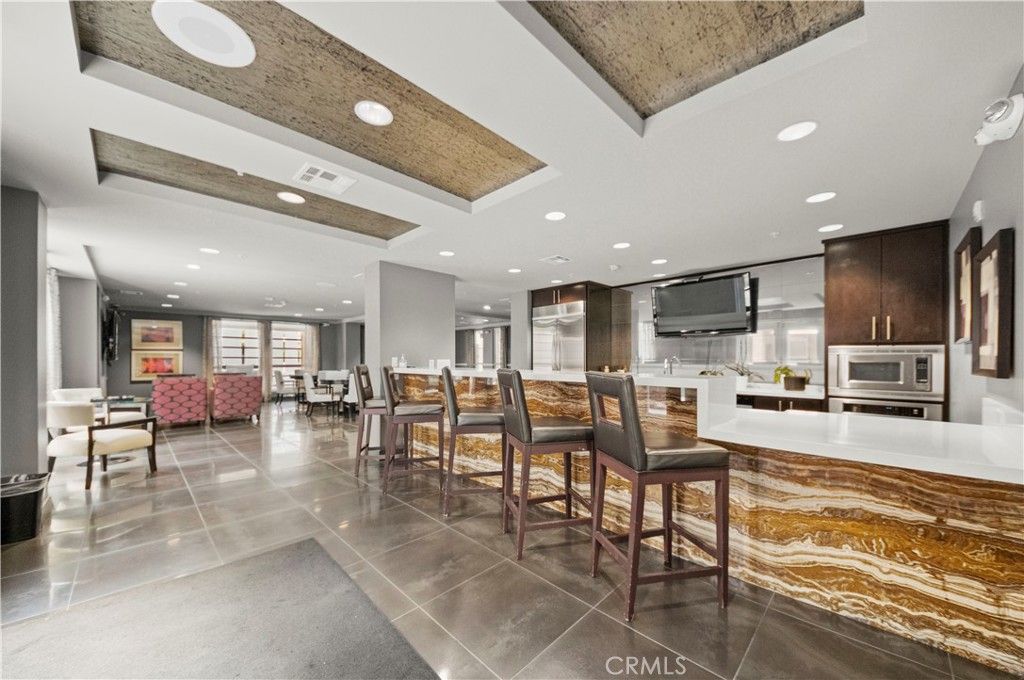 listing image 130720587226093122540