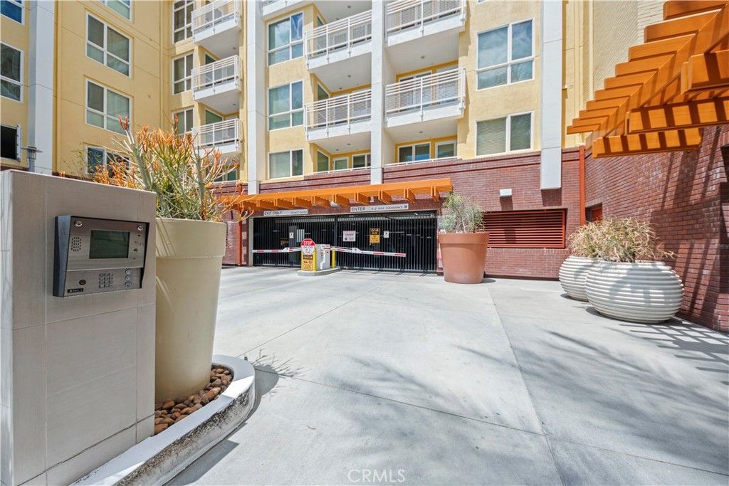 listing image 130729632051848388920