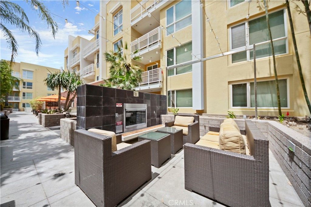 listing image 130723703938421882948