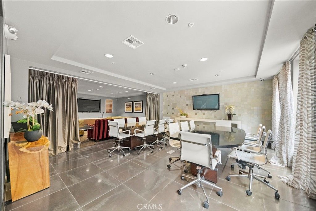 listing image 130725524926188029847