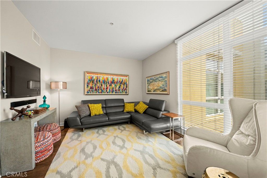 listing image 130726360019056344058