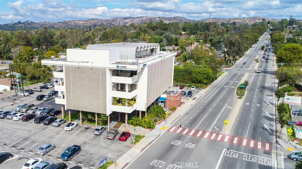 Prime Space for lease in one of the most desirable buildings. The space offers open floor plan, visibility colima rd, entry level and plenty of parking.