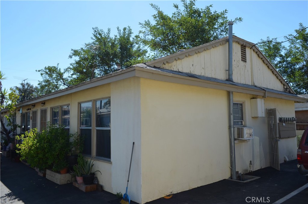 Properties 2 6711 Tujunga Avenue