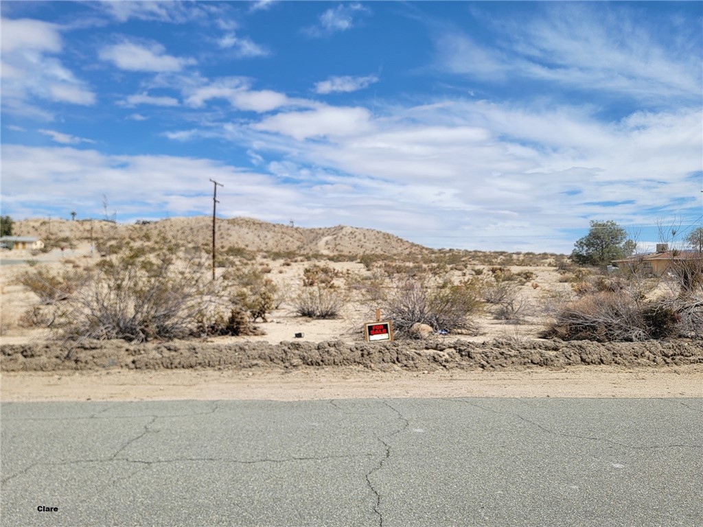 Amazing residential development opportunity in Smoking Tree...... all utilities available on street. Panoramic views of 29 Palms. This lot is located directly across from 6670 Clare Ave.