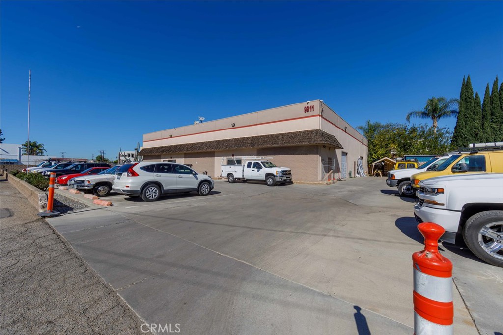 13101 Brookhurst St. Building B is perfect for an Owner/ user. Uses include industrial flex space and/ or warehouse use with mezzanine office space. 10,000 sq. ft. office space and an additional 8,000 sq. ft. of mezzanine space. Total sq. ft. is 18,000 sq. ft. on a 33,541 sq. ft. lot.