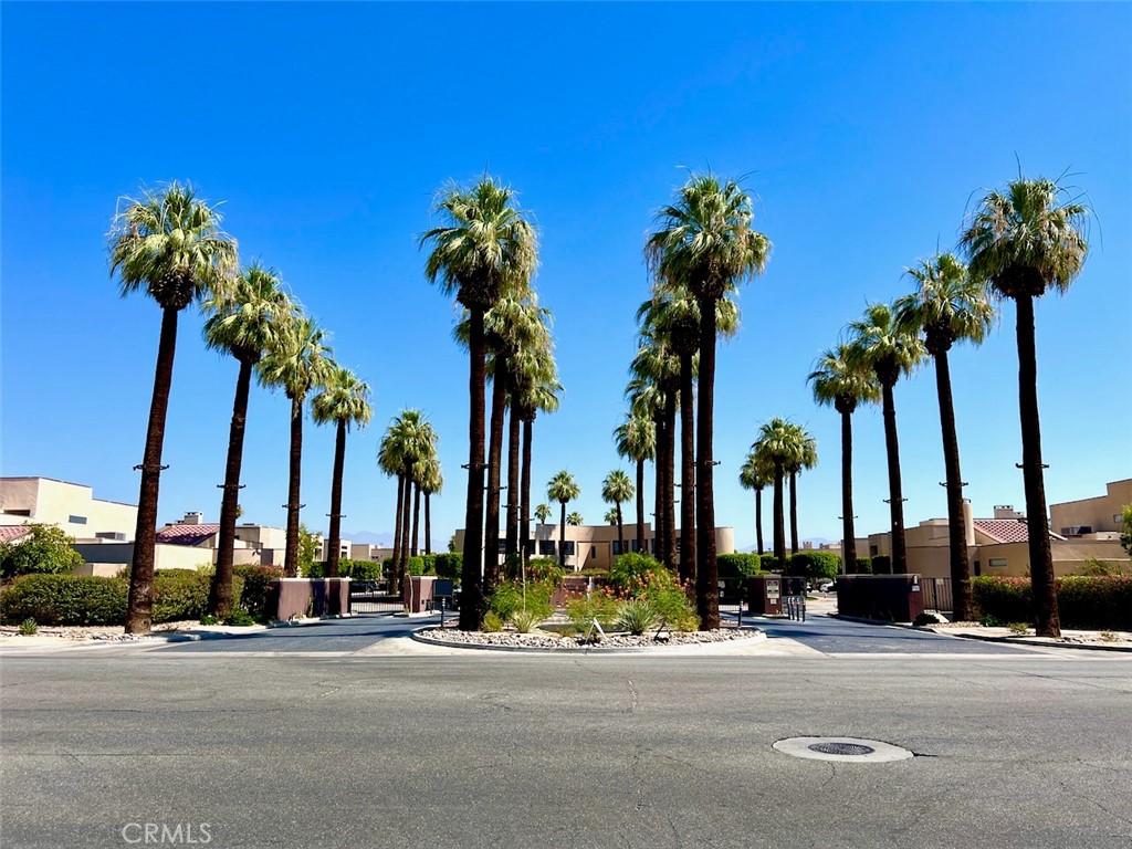 View Palm Springs, CA 92262 condo