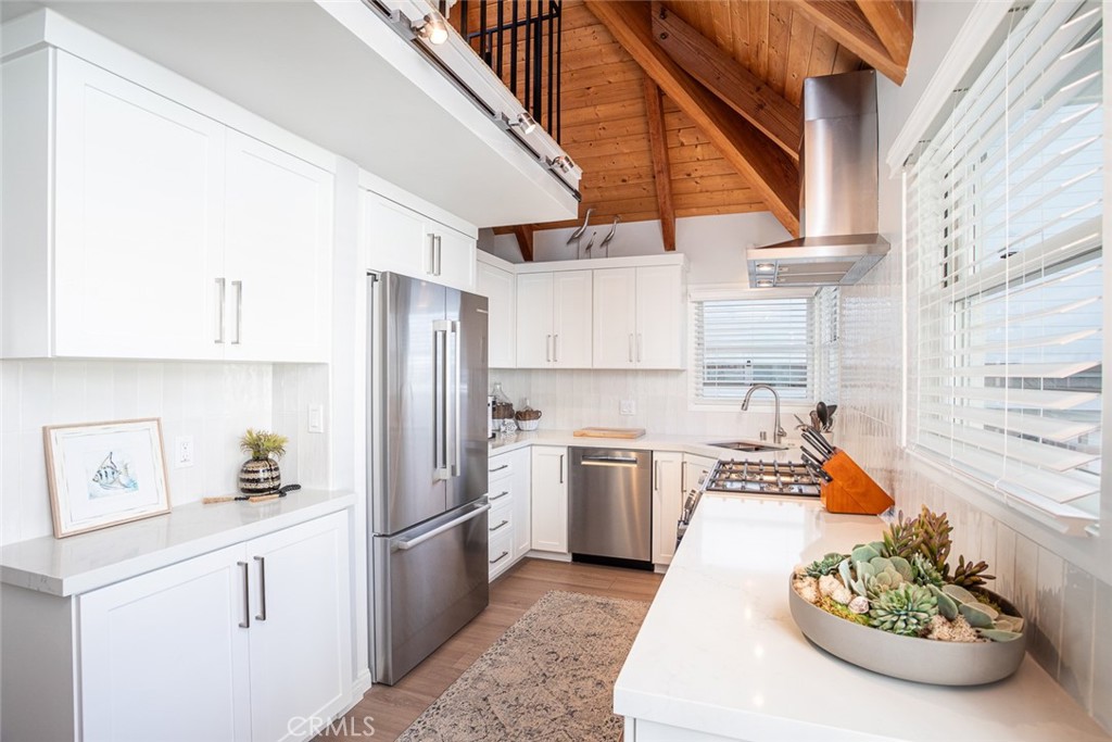 114 Emerald Avenue 1/2