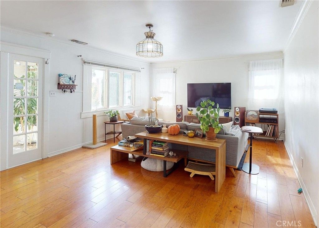 Photo of 2049 Argyle Avenue, Los Angeles, CA 90068 (MLS # GD24242719)