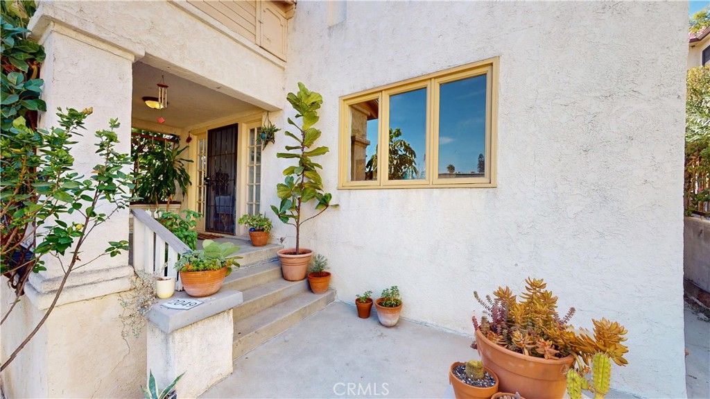 Photo of 2049 Argyle Avenue, Los Angeles, CA 90068 (MLS # GD24242719)