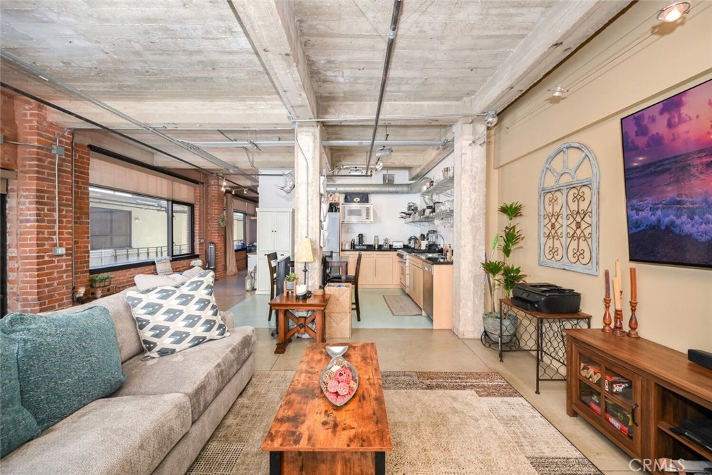 835 Locust Avenue 414