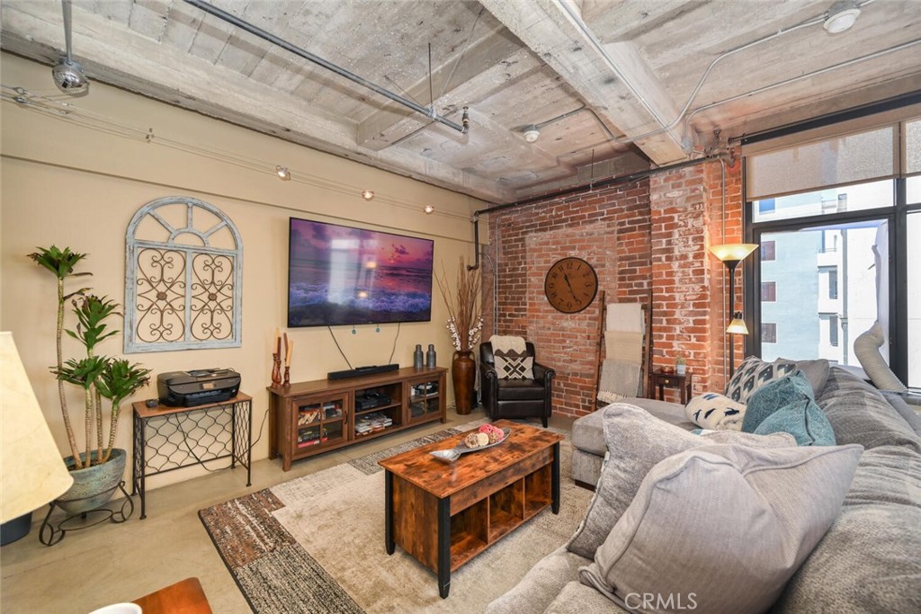 835 Locust Avenue 414