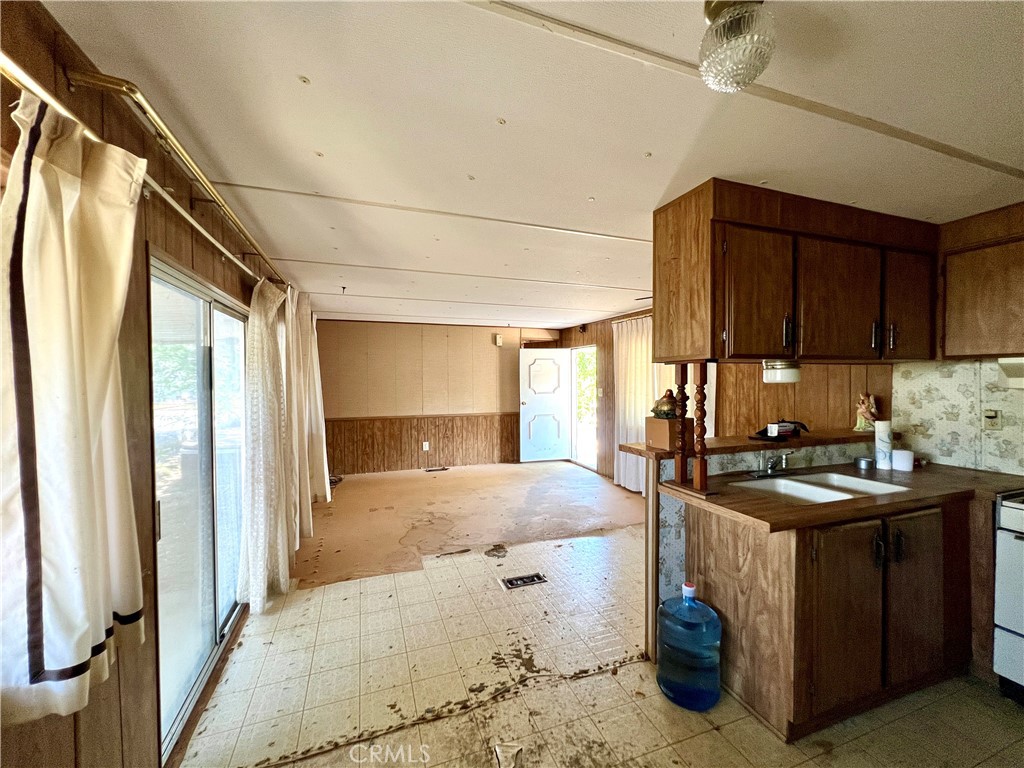 Photo 4 of 21 of 13109 1st Street mobile home