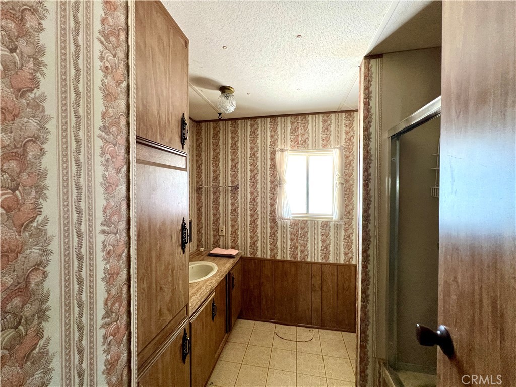 Photo 11 of 21 of 13109 1st Street mobile home