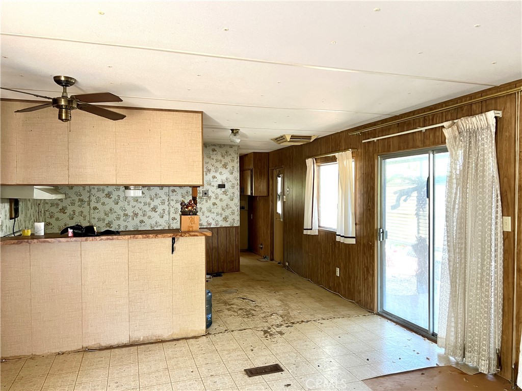 Photo 7 of 21 of 13109 1st Street mobile home