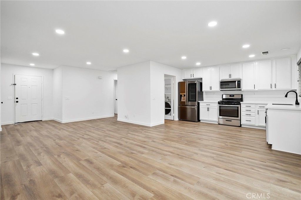 listing image 130728653699394716894