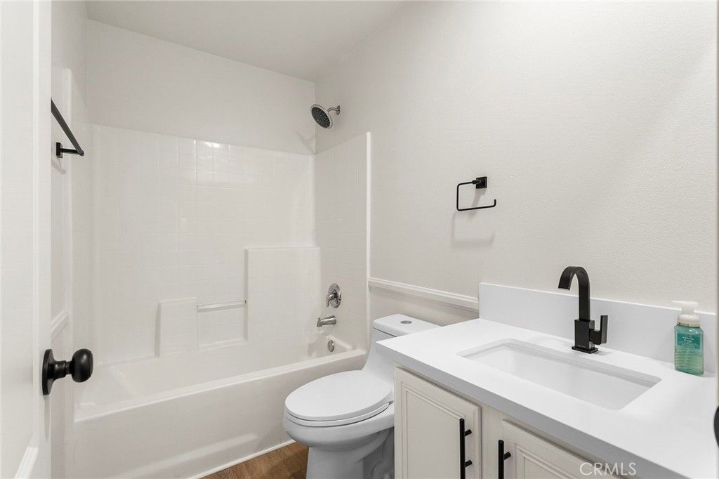 listing image 130721946549110990400