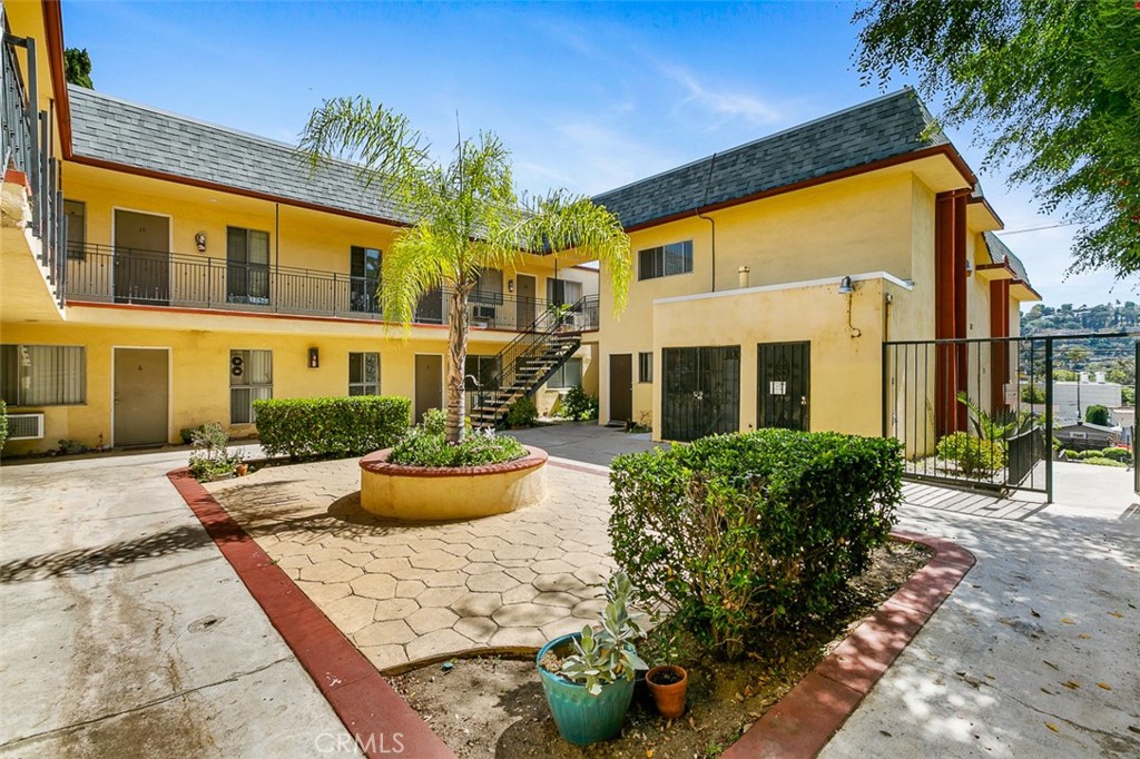 Properties 2 4121 Marmion Way