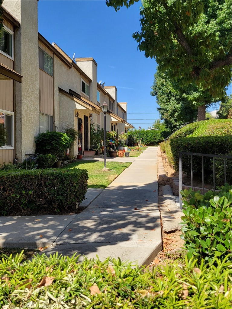 View Whittier, CA 90605 condo