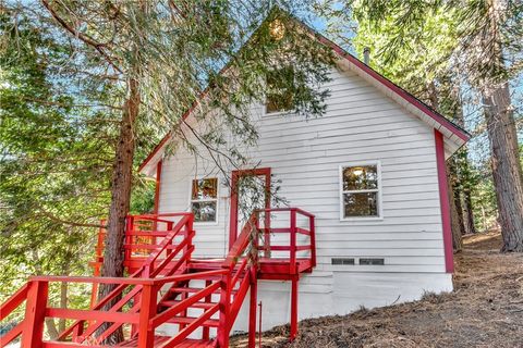 A home in Cedarpines Park