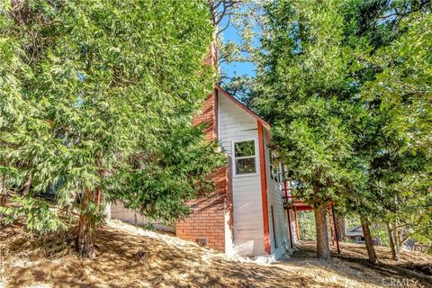 A home in Cedarpines Park