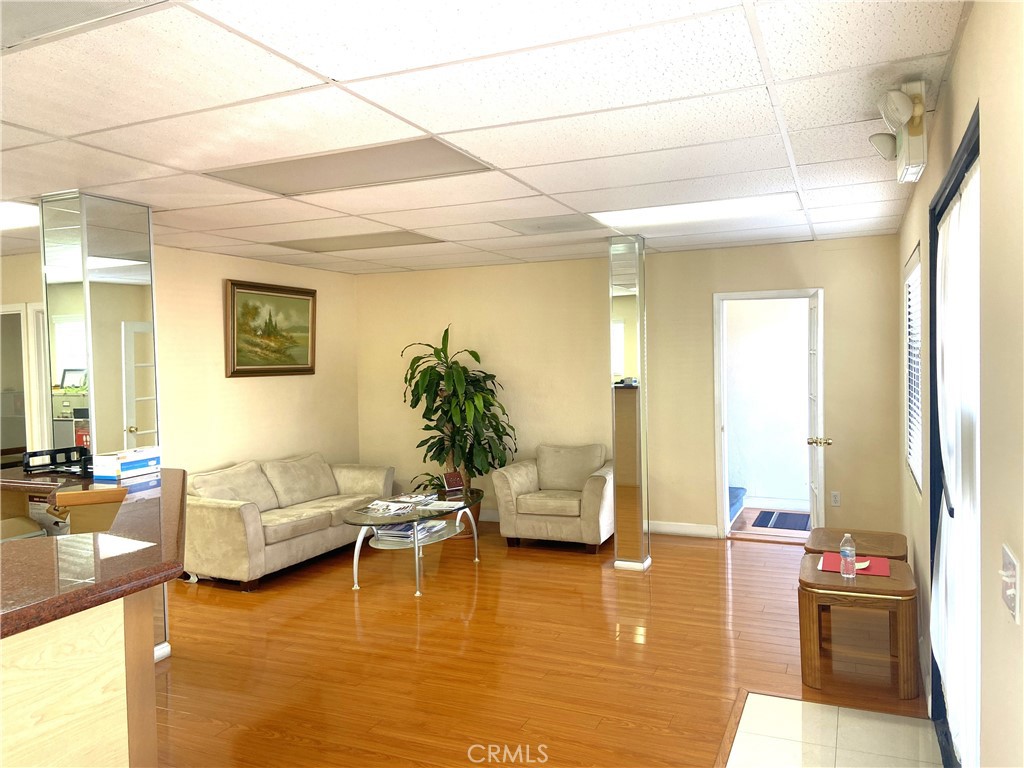 2617 W Beverly Boulevard