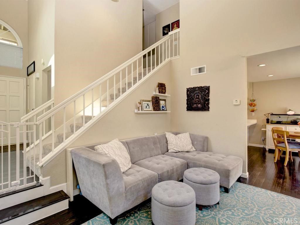 listing image 130723975596590934841
