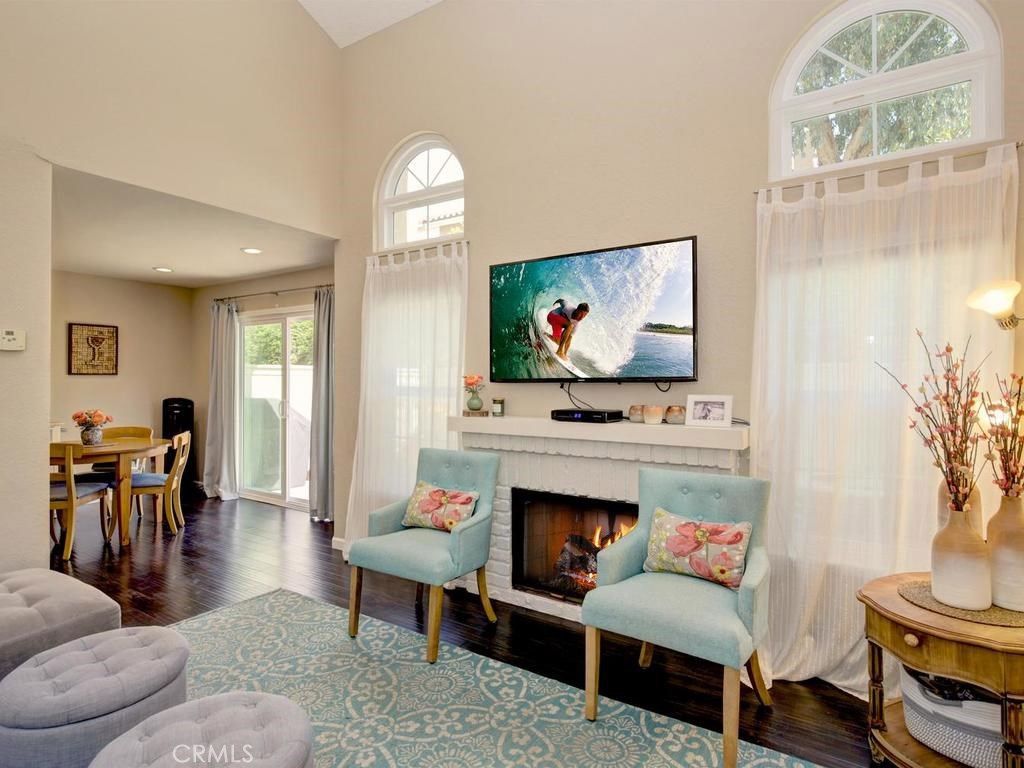 listing image 130729075867476998437