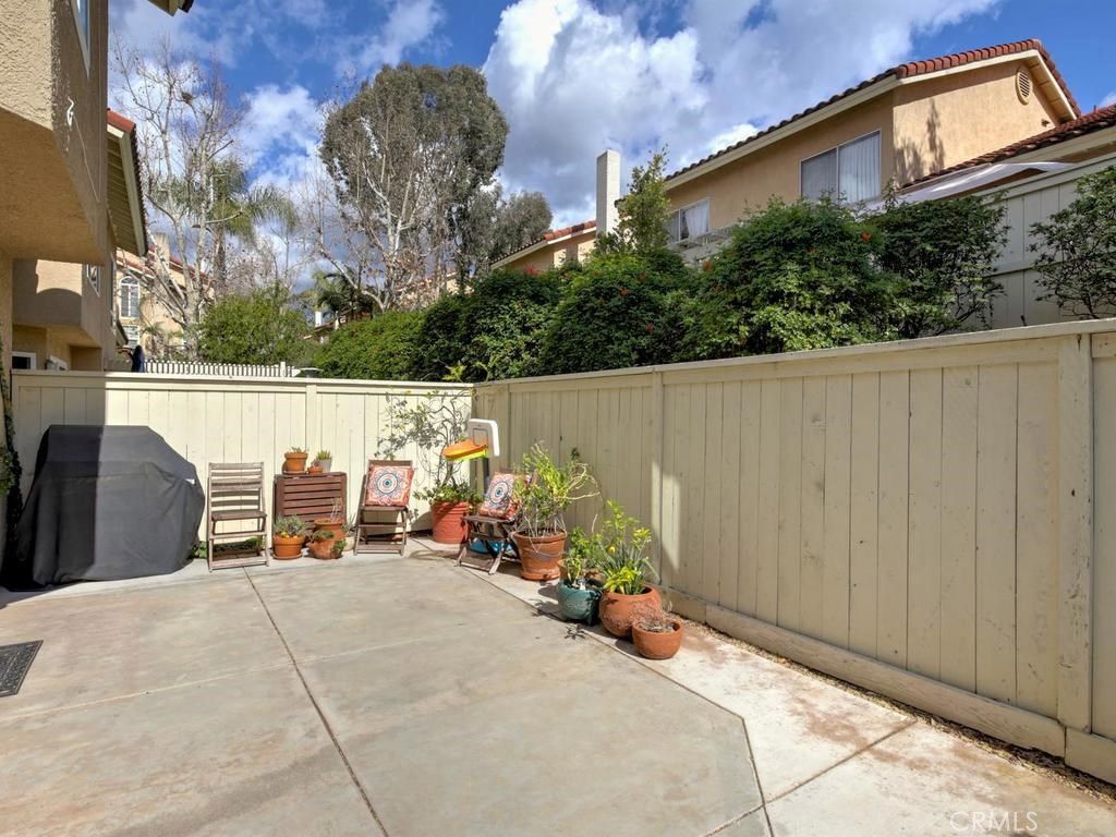 listing image 130722322169899282618
