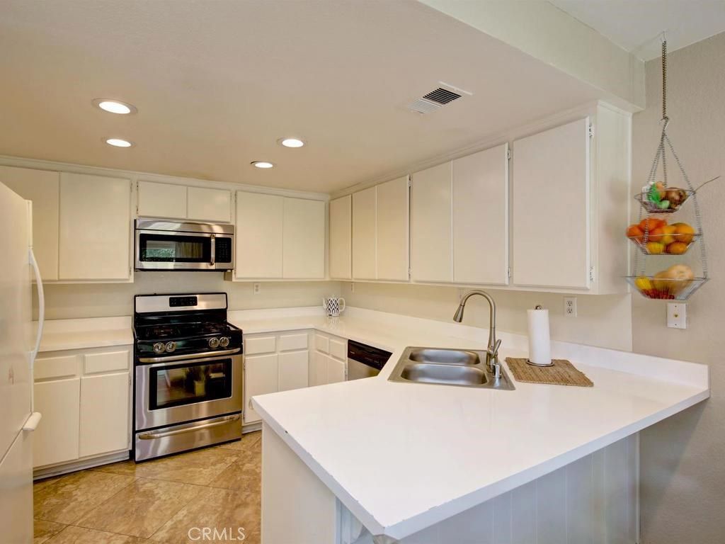 listing image 130728782181131584707