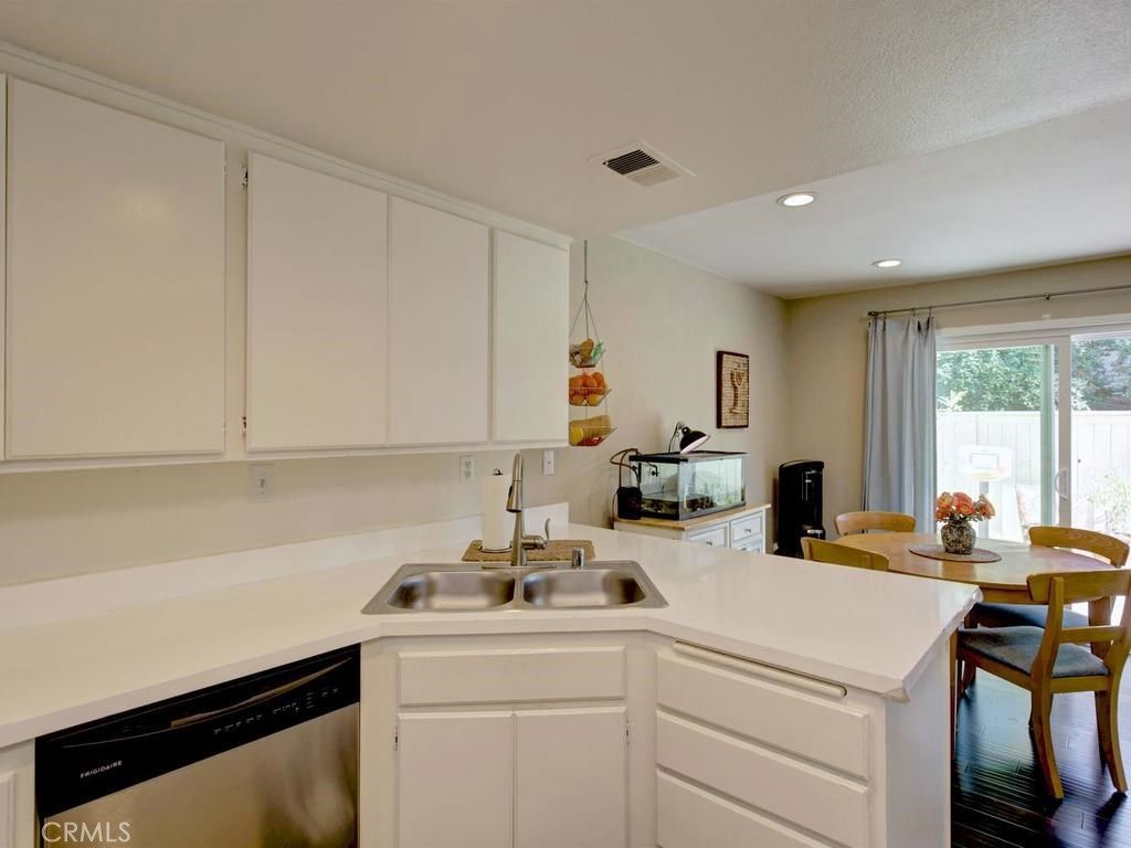 listing image 130726722266948377537