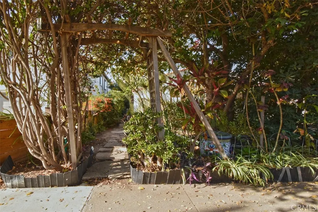 Los Angeles, California 90035, United States, 4 Bedrooms Bedrooms, ,3 BathroomsBathrooms,Residential,Active,21890