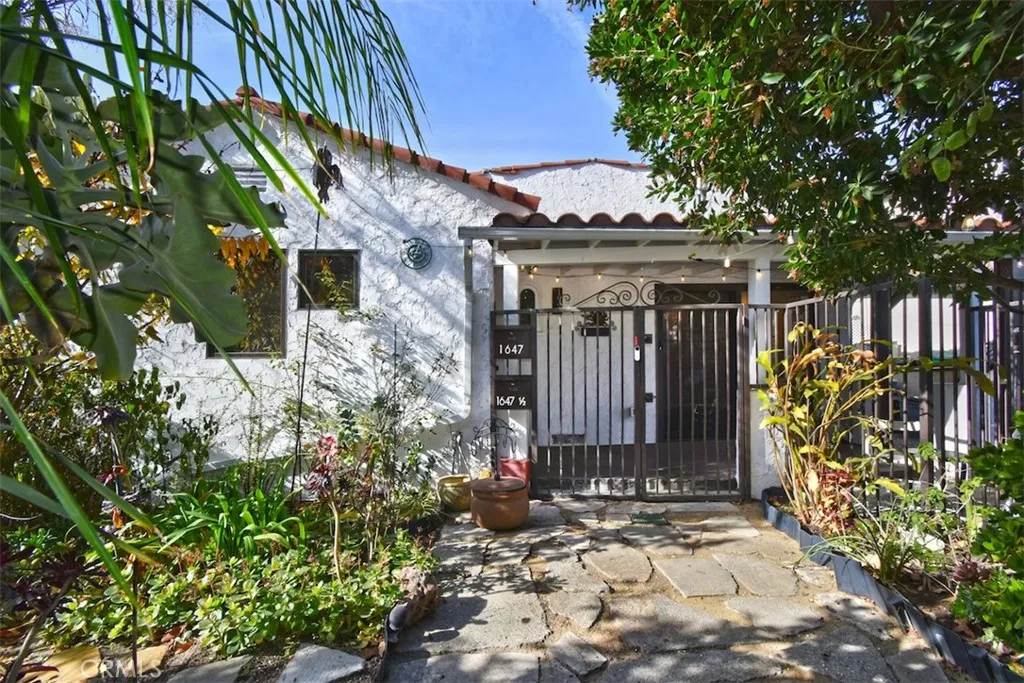 Los Angeles, California 90035, United States, 4 Bedrooms Bedrooms, ,3 BathroomsBathrooms,Residential,Active,21890