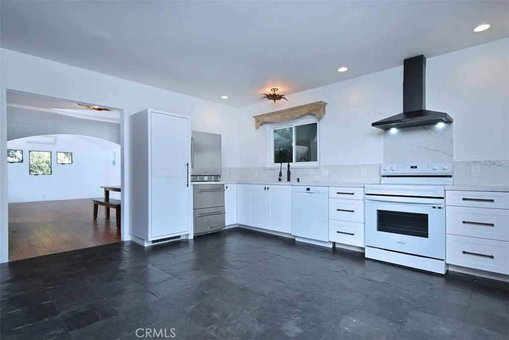 Los Angeles, California 90035, United States, 4 Bedrooms Bedrooms, ,3 BathroomsBathrooms,Residential,Active,21890