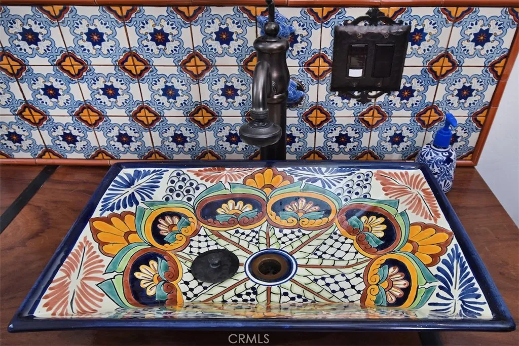 Los Angeles, California 90035, United States, 4 Bedrooms Bedrooms, ,3 BathroomsBathrooms,Residential,Active,21890