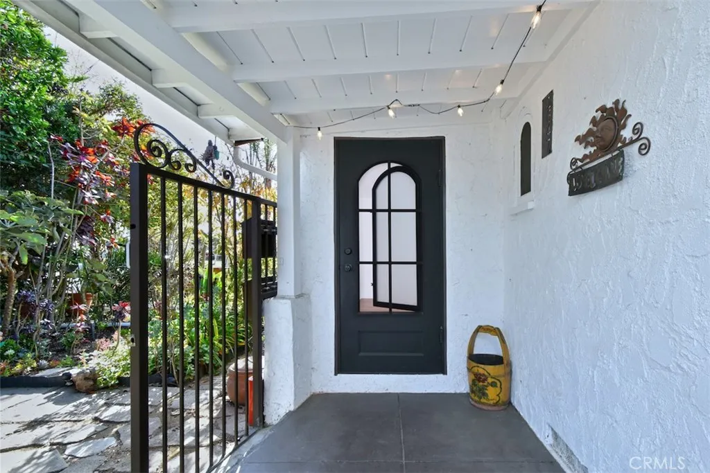 Los Angeles, California 90035, United States, 4 Bedrooms Bedrooms, ,3 BathroomsBathrooms,Residential,Active,21890